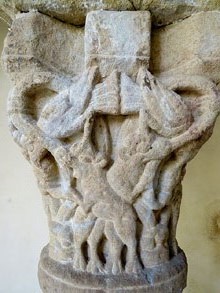 Capitell. Restes del claustre rom&agrave;nic del monestir