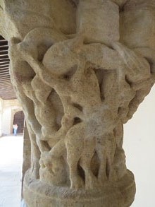 Capitell. Restes del claustre rom&agrave;nic del monestir