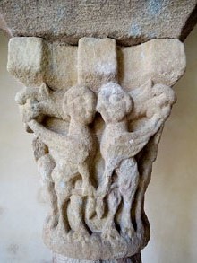 Capitell. Restes del claustre rom&agrave;nic del monestir