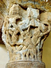 Restes del claustre rom&agrave;nic. Detall de capitell