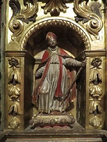 Sant Honorat. Detall de la figura central del retaule que li &eacute;s dedicat. Fusta policromada. Segle XVIII