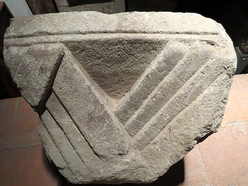 &Agrave;bc. Fragment. Pedra. Segle XII