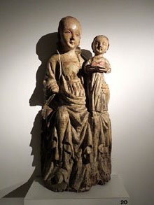 Imatge de la Mare de D&eacute;u. Talla de fusta policromada. Prov&eacute; del carrer Isalguer. Segle XV
