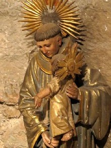 Imatge de Sant Antoni de P&agrave;dua. Fusta tallada i policromada. Prov&eacute; de l'antiga capella de Ca l'Isalguer. Segle XVIII