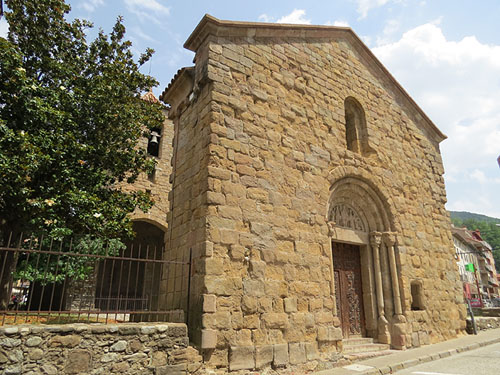 Portalada de l'esgl&eacute;sia de Sant Pol, a la pla&ccedil;a d'Anselm Clav&eacute;
