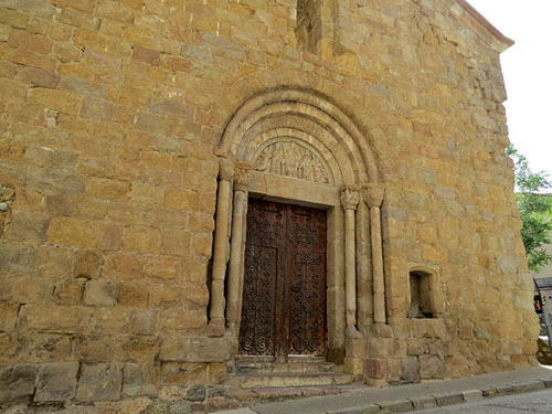 Portalada de l'esgl&eacute;sia de Sant Pol, a la pla&ccedil;a d'Anselm Clav&eacute;