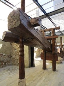 Premsa de candeler. Espai arqueol&ograve;gic de Can Can D&eacute;u-Siau