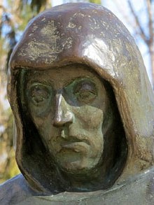Detall del monument a Sant Salvador d'Horta al parc que li &eacute;s dedicat