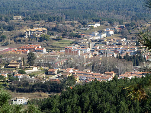 Santa Coloma des del cam&iacute; del castell de Farners