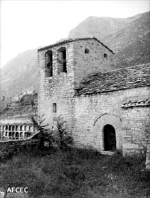 Portal i campanar de l'esgl&eacute;sia de Sant Mart&iacute; de Surroca. 1939-1955