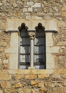 Finestra del Palau abacial de Santa Maria de Vilabertran