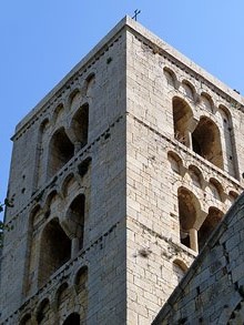 Campanar de l'esgl&eacute;sia de Santa Maria de Vilabertran