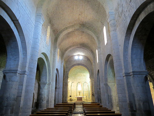 Nau de l'esgl&eacute;sia de Santa Maria de Vilabertran