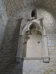 Lateral de la nau de l'esgl&eacute;sia de Santa Maria de Vilabertran