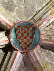 Escut dels Rocabert&iacute; a la clau de volta de la capella funer&agrave;ria del Rocabert&iacute;, vescomtes de Perelada. Segles XIV-XV