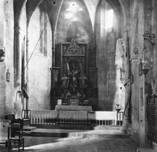 Altar lateral i pante&oacute; del monestir de Vilabertran