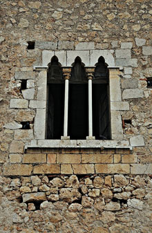 Finestral g&ograve;tic de Santa Maria de Vilabertran