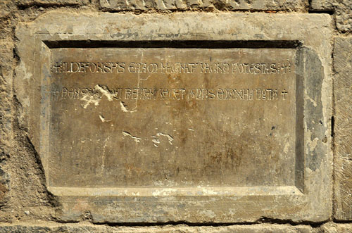L&agrave;pida sepulcral d�Alfons el Cast. Santa Maria de Vilabertran
